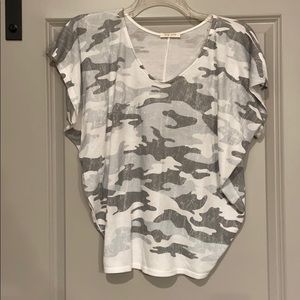 Dolman short sleeve camo top size S